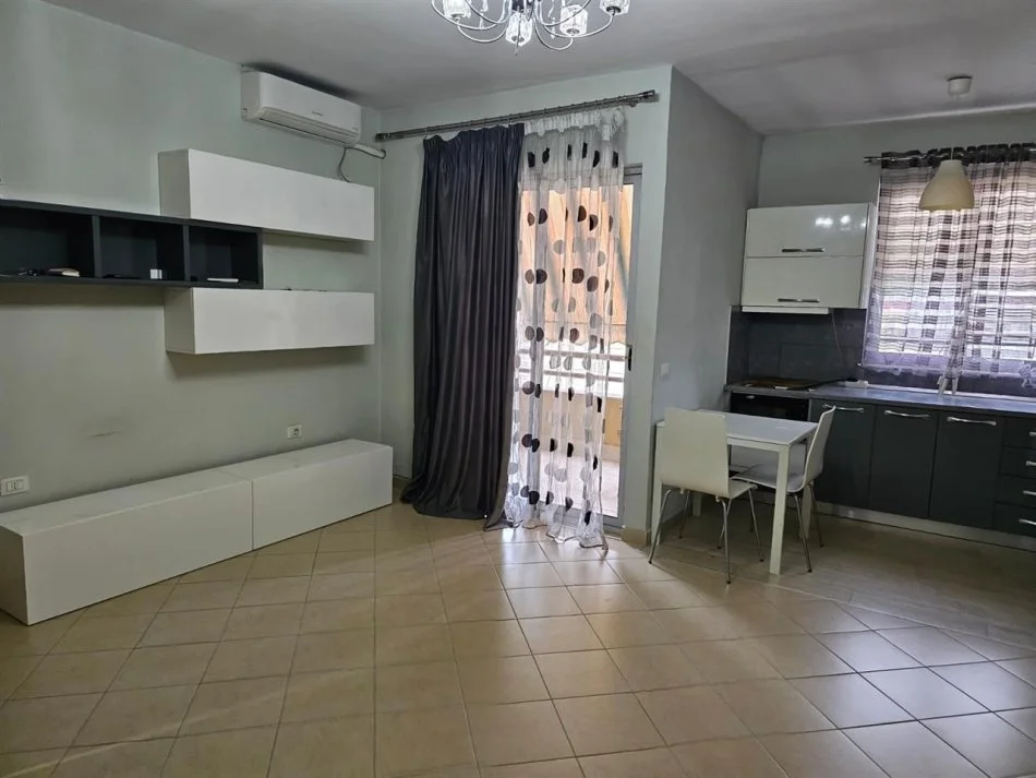 Tirane, jap me qera apartament 1+1+Aneks+Ballkon Kati 4, 76 m² 300 € (Rruga Muhamet Deliu)