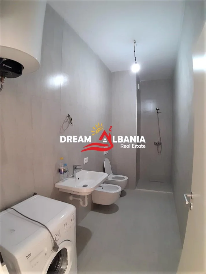 Tirane, jepet me qera apartament 2+1 , 110 m² 450 € (Ali Demi)