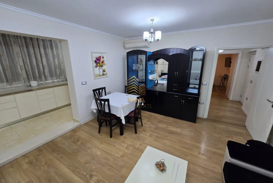 Tirane, jepet me qera apartament 1+1 Kati 3, 65 m² 550 € (Vasil Shanto)