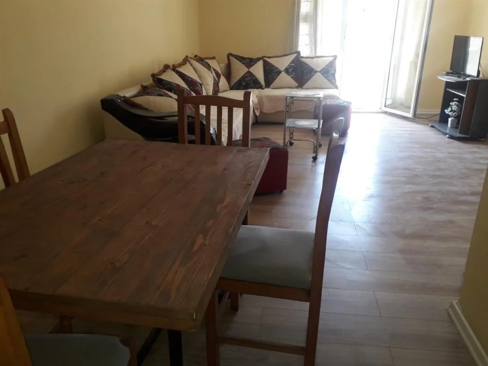 Tirane, jepet me qera apartament 2+1+Ballkon Kati 5, 450 € (Rruga mine peza)