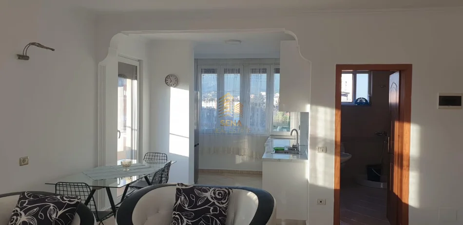 Tirane, jepet me qera apartament 1+1+Ballkon Kati 5, 85 m² 420 € (Rruga Kongresi Manastirit, prane Cajupit)