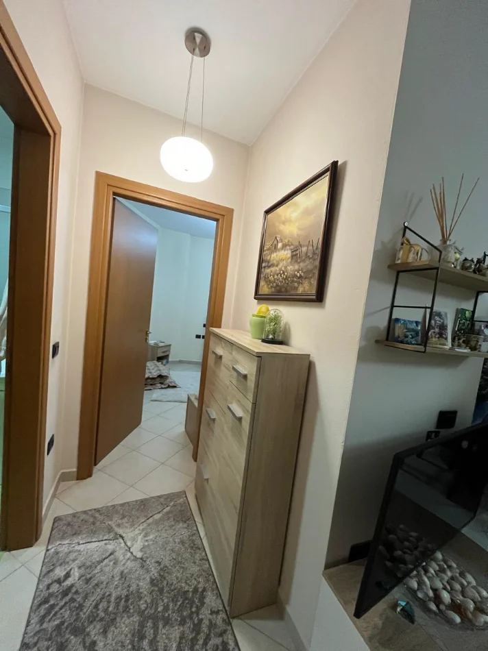 Tirane, jepet me qera apartament 1+1+Ballkon Kati 8, 65 m² 450 € 