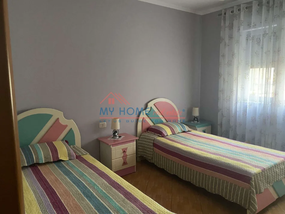 Tirane, jepet me qera apartament 2+1+Ballkon Kati 8, 91 m² 650 € (Bulevardi Bajram Curri)