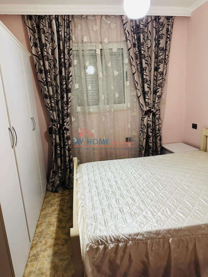 Tirane, jepet me qera apartament 2+1+Ballkon , 80 m² 600 € (21 Dhjetori)