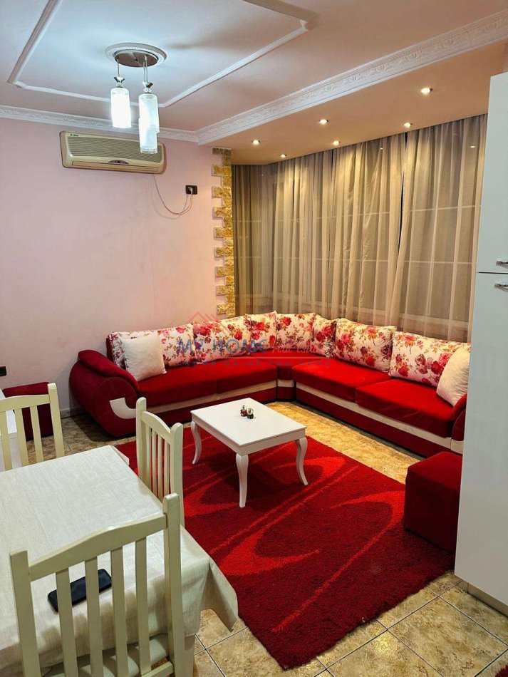 Tirane, jepet me qera apartament 2+1+Ballkon , 80 m² 600 € (21 Dhjetori)