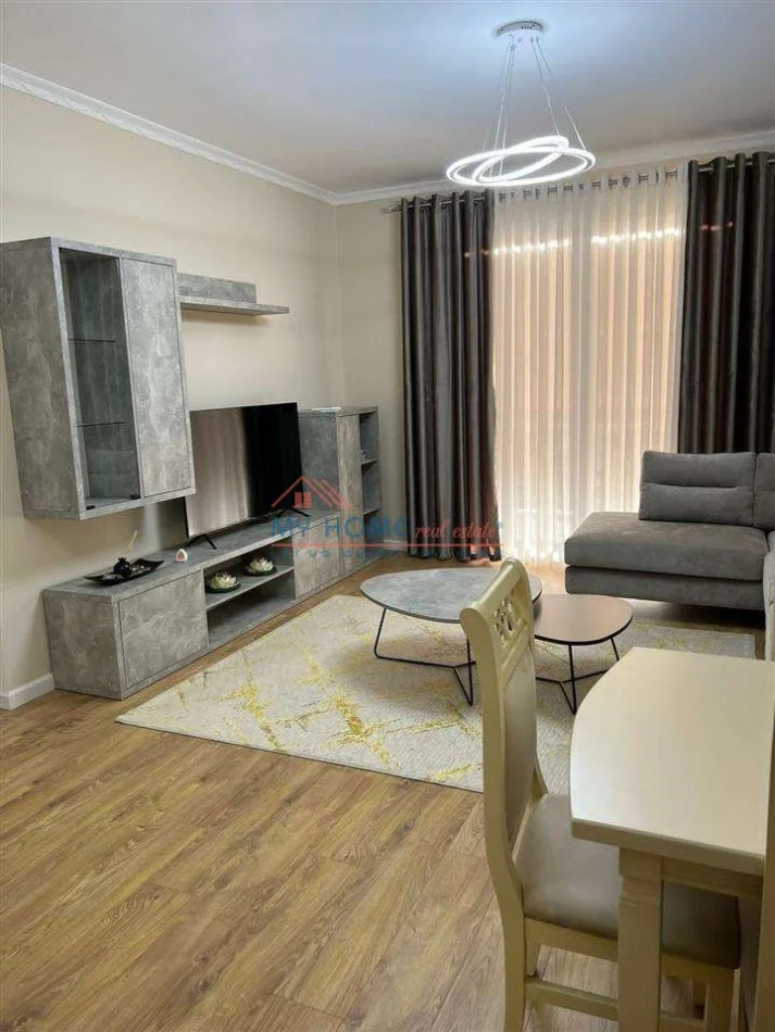 Tirane, jepet me qera apartament 2+1+Ballkon Kati 2, 100 m² 800 € (Rruga Gramoz Pashku)