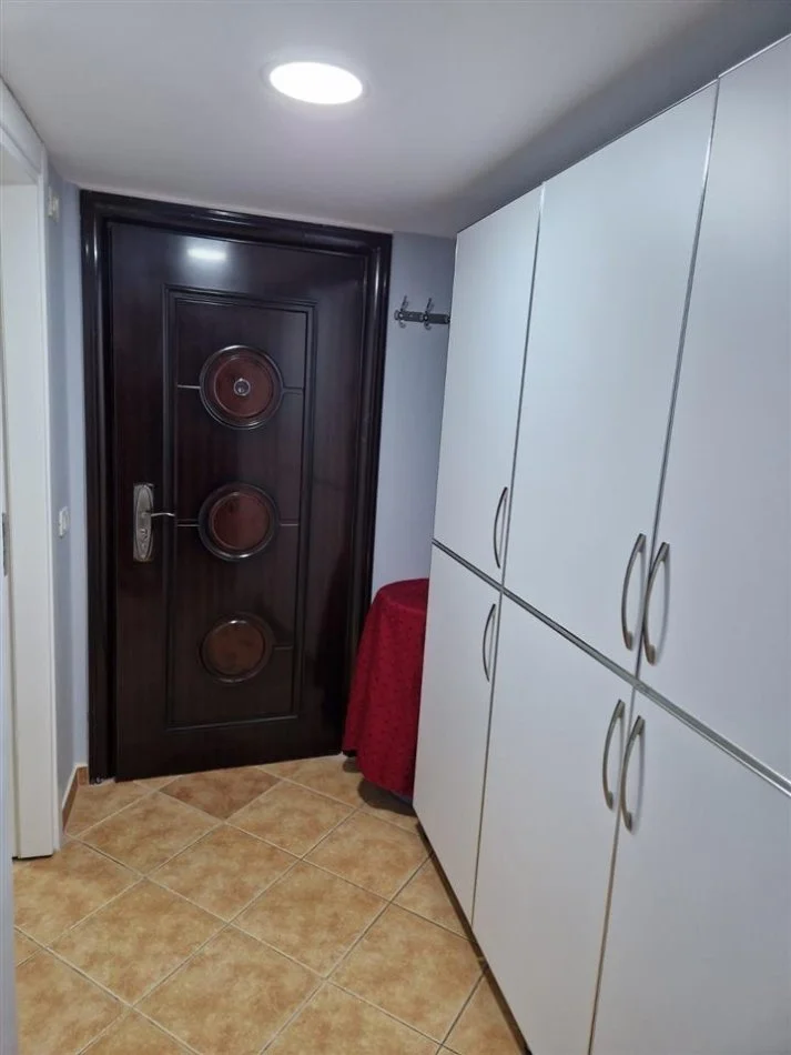 Tirane, jepet me qera apartament 3+1+Aneks+Ballkon Kati 5, 105 m² 800 € (zogu zi)