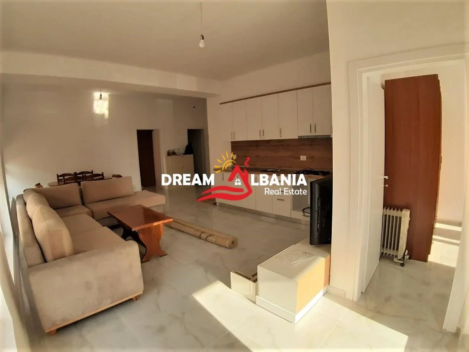 Tirane, jepet me qera apartament 2+1 , 110 m² 450 € (Ali Demi)