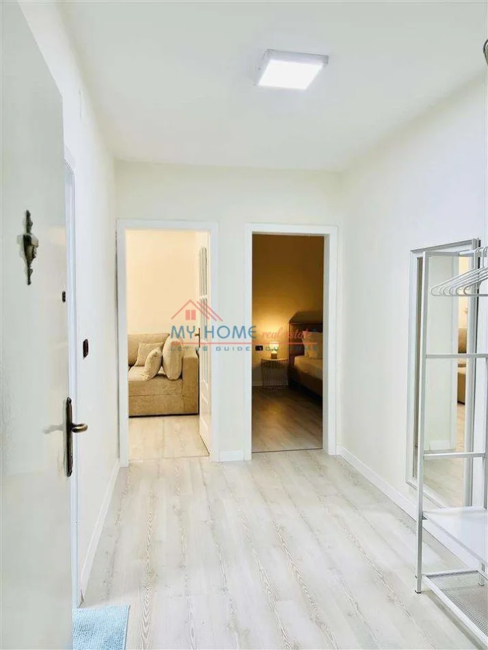 Tirane, jepet me qera apartament 1+1+Ballkon Kati 3, 65 m² 600 € (Rruga Gjik Kuqali)