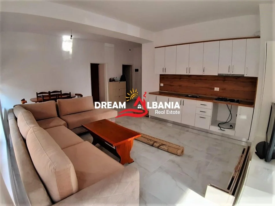 Tirane, jepet me qera apartament 2+1 , 110 m² 450 € (Ali Demi)