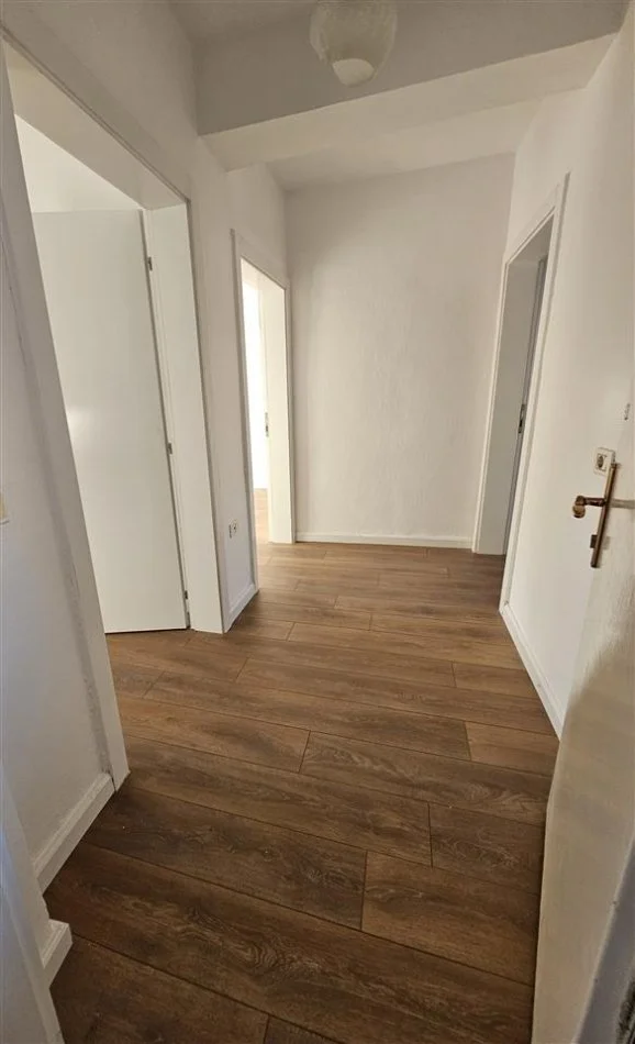 Tirane, jepet me qera apartament 2+1+Ballkon Kati 4, 78 m² 400 € (PRANE 21 DHJETORIT)