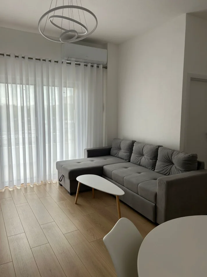 Me Qira Apartament 100%i ri - Hera e  Parë me qira 📍 Ali demi- Shkolla Kushtrimi i lirisë | Kati i 4të ( pa ashensorë) 45.000 lekë / Muaj