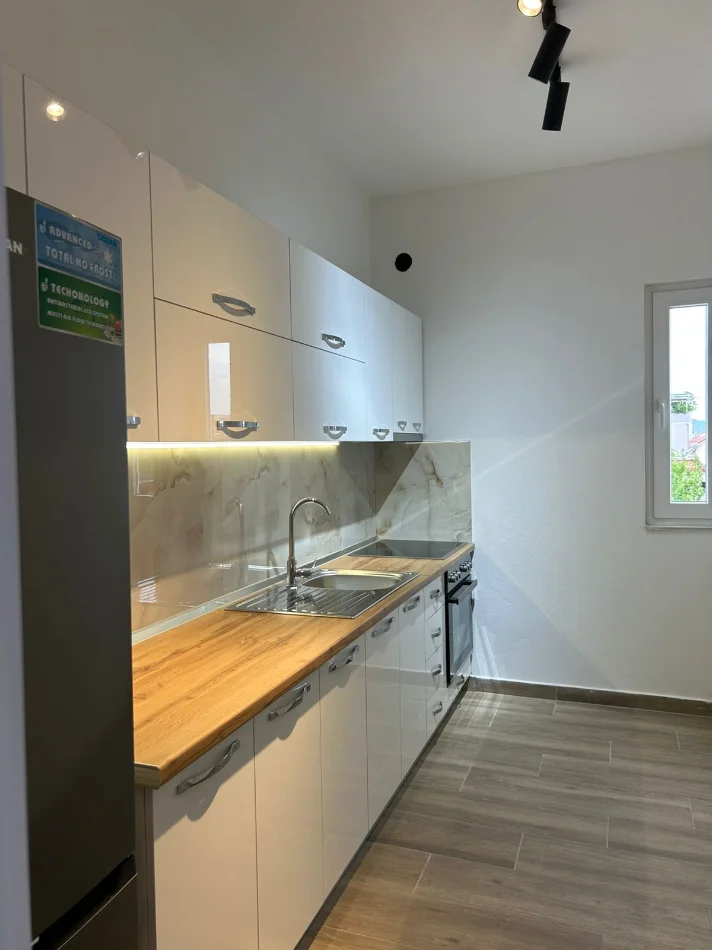 Me Qira Apartament 100%i ri - Hera e  Parë me qira 📍 Ali demi- Shkolla Kushtrimi i lirisë | Kati i 4të ( pa ashensorë) 45.000 lekë / Muaj