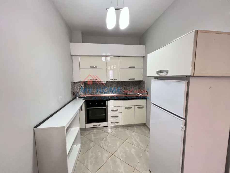 Tirane, jepet me qera apartament 1+1+Ballkon Kati 4, 70 m² 450 € (Astir)