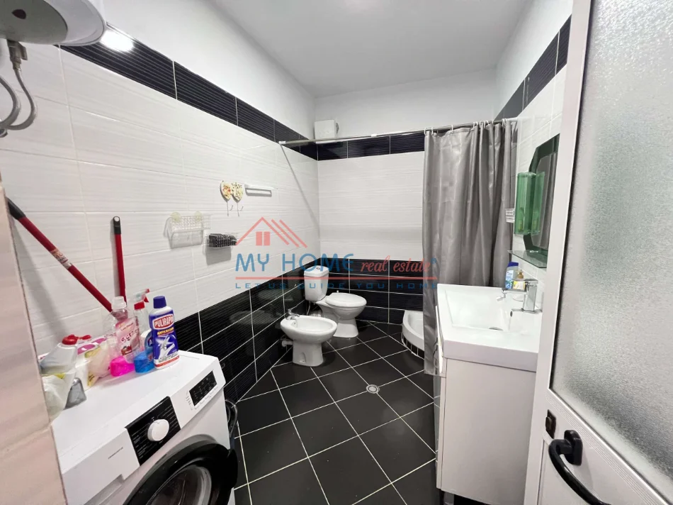 Tirane, jepet me qera apartament 1+1+Ballkon Kati 4, 70 m² 450 € (Astir)