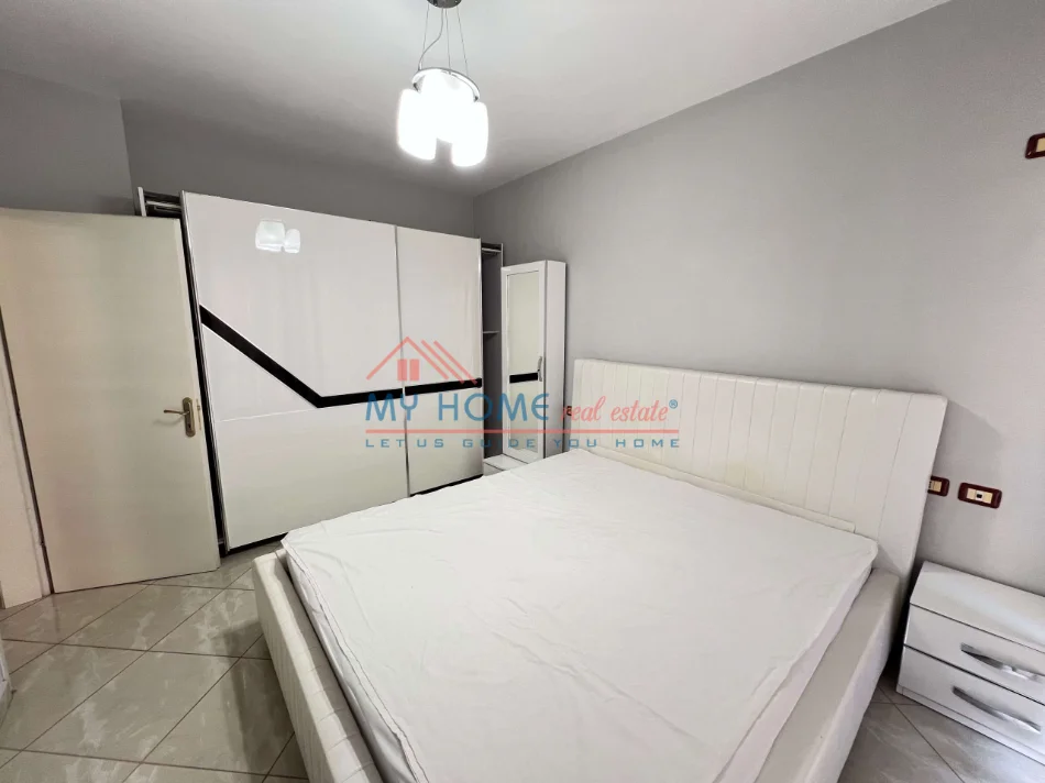 Tirane, jepet me qera apartament 1+1+Ballkon Kati 4, 70 m² 450 € (Astir)