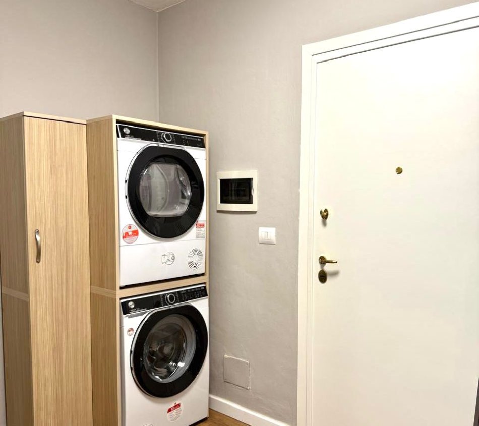 *Hera e Pare me Qera✨️: 2+1📍Bulevardi i Ri(Rr.Jordan Misja) - 700€ - S.90m² - Cilesi Premium dhe Mobilim Modern🔥 *