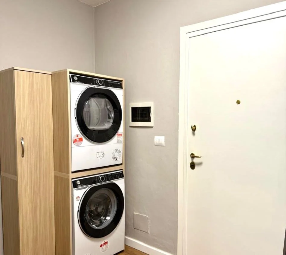 *Hera e Pare me Qera✨️: 2+1📍Bulevardi i Ri(Rr.Jordan Misja) - 700€ - S.90m² - Cilesi Premium dhe Mobilim Modern🔥 *