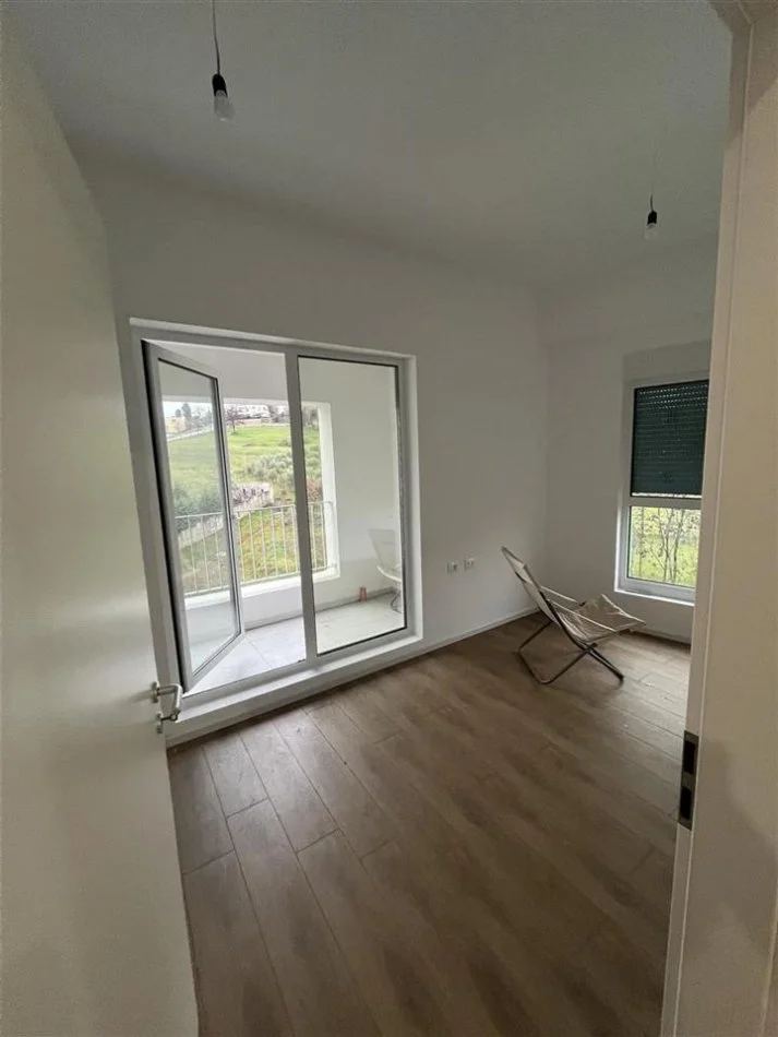 Tirane, jepet me qera apartament 2+1+Ballkon Kati 7, 80 m² 380 € (Ali DEm)