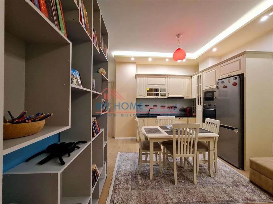 Tirane, jepet me qera apartament 1+1+Ballkon Kati 7, 60 m² 700 € (Komuna e Parisit)