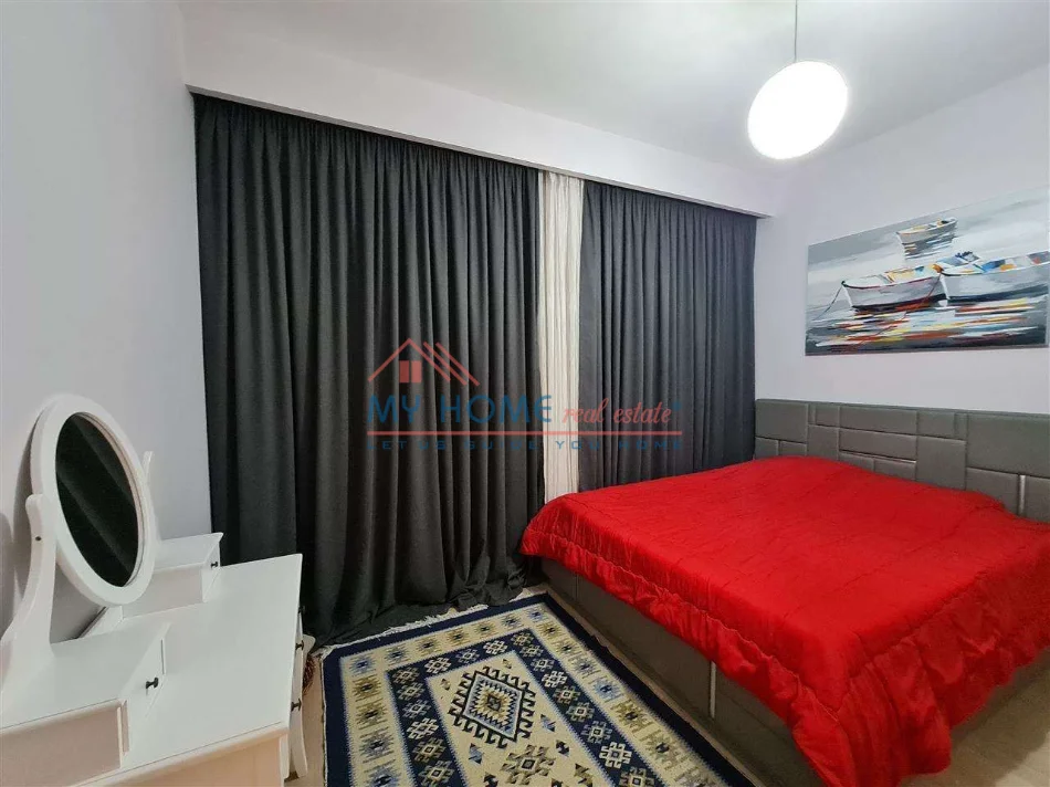 Tirane, jepet me qera apartament 1+1+Ballkon Kati 7, 60 m² 700 € (Komuna e Parisit)