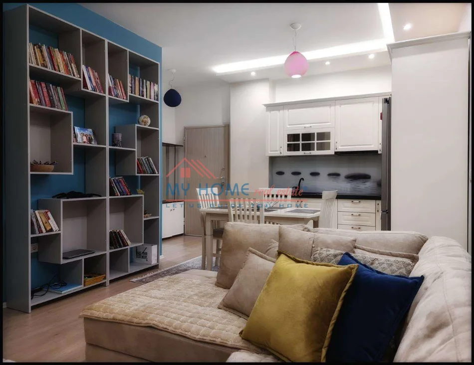 Tirane, jepet me qera apartament 1+1+Ballkon Kati 7, 60 m² 700 € (Komuna e Parisit)