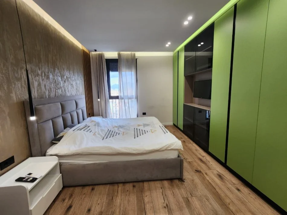 ME QIRA; Super apartament  2+1+2 wc+ 1 Poste parkimi (📍Parku Olimpike - Kompleksi Dinamo )  || 105 m2  1300 €/Muaj || ( përfshirë dhe parkimin)