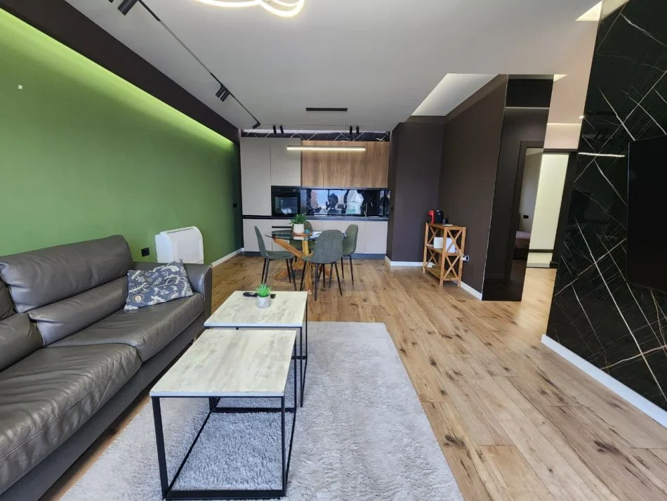 ME QIRA; Super apartament  2+1+2 wc+ 1 Poste parkimi (📍Parku Olimpike - Kompleksi Dinamo )  || 105 m2  1300 €/Muaj || ( përfshirë dhe parkimin)