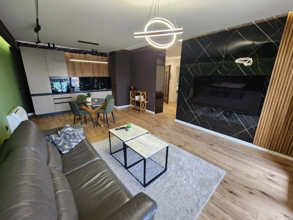 ME QIRA; Super apartament  2+1+2 wc+ 1 Poste parkimi (📍Parku Olimpike - Kompleksi Dinamo )  || 105 m2  1300 €/Muaj || ( përfshirë dhe parkimin)