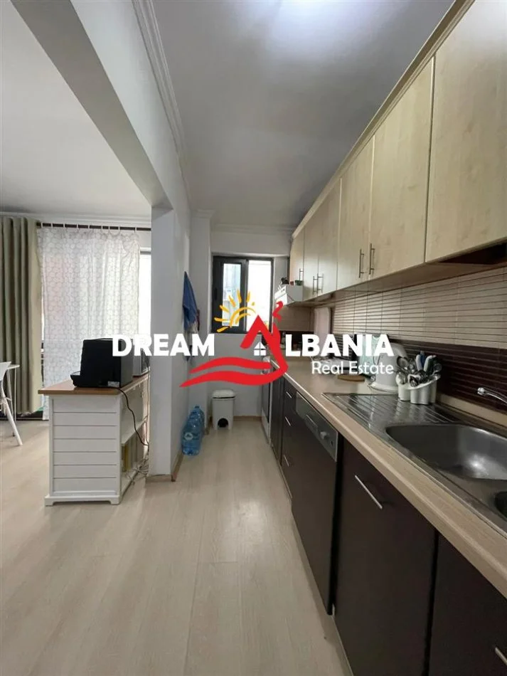 Tirane, jepet me qera apartament 2+1 , 112 m² 800 €