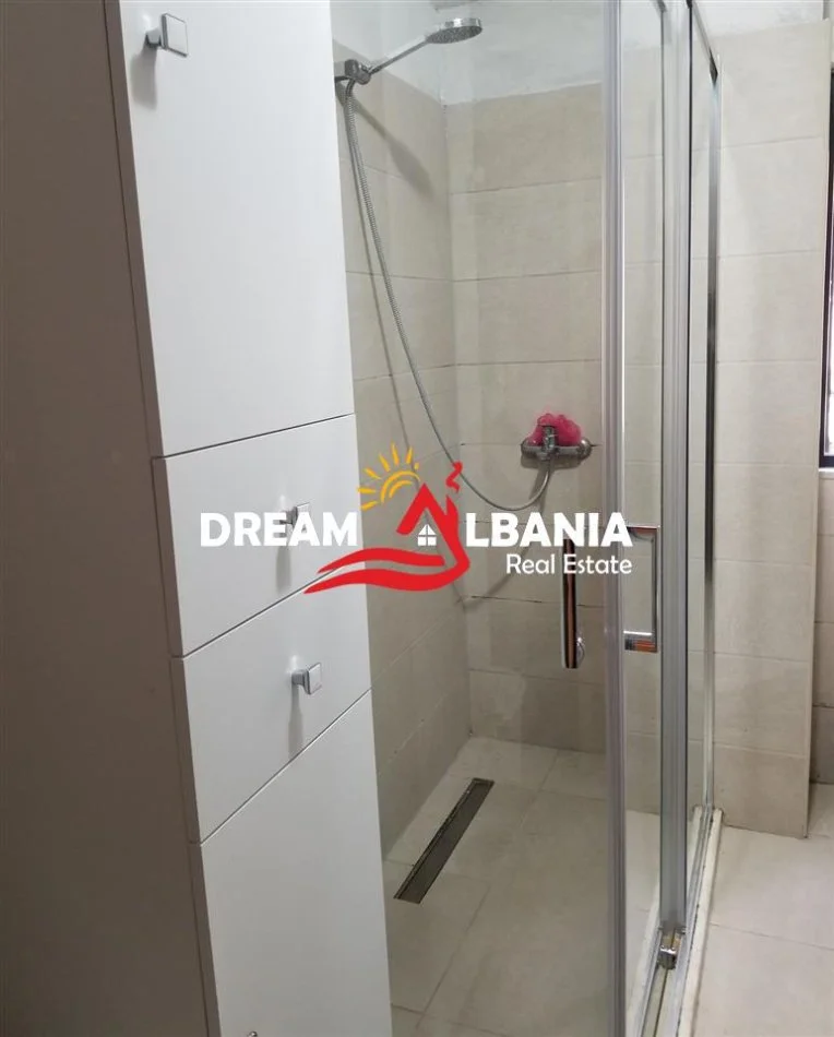 Tirane, jepet me qera apartament 2+1 , 112 m² 800 €