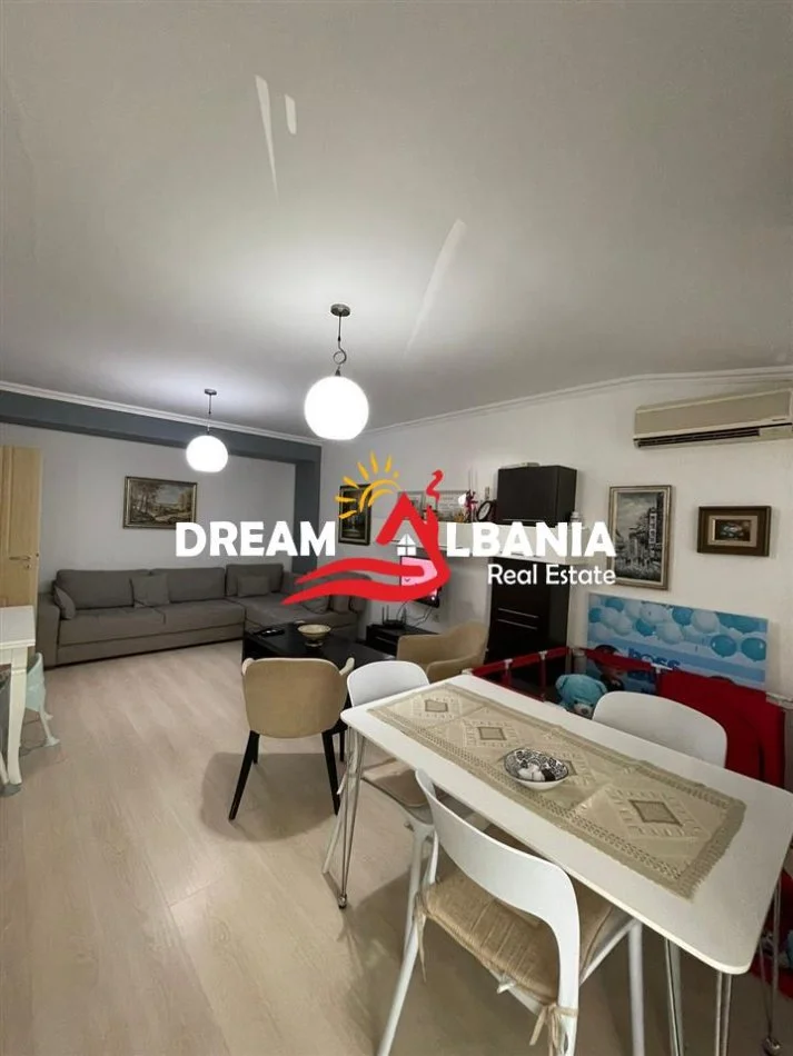 Tirane, jepet me qera apartament 2+1 , 112 m² 800 €