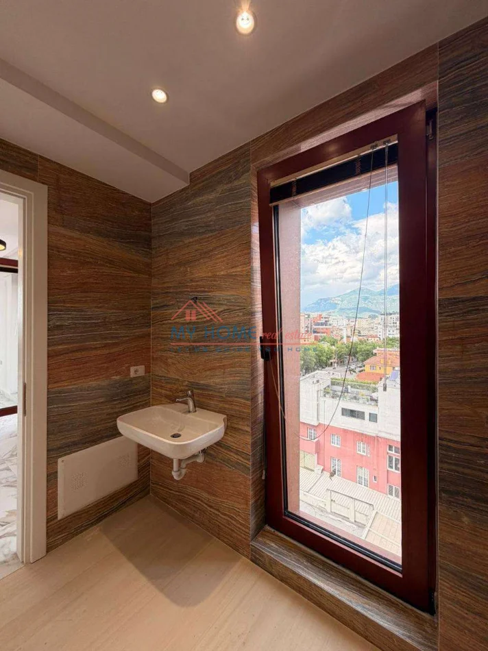 Tirane, jepet me qera ambjent biznesi Kati 7, 70 m² 1.050 € (Rruga e kavajes)