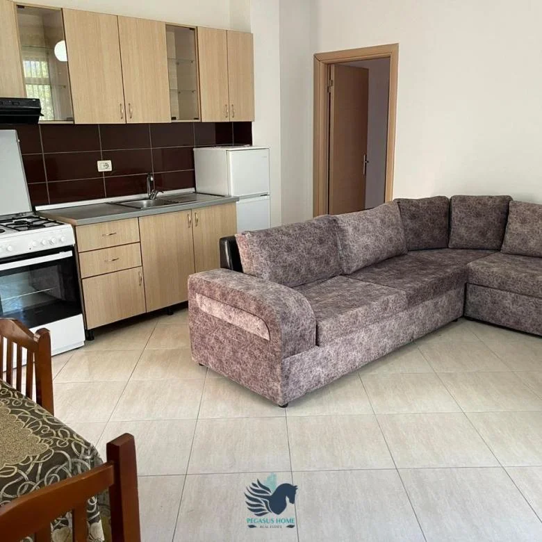 Tirane, jepet me qera Vile 1+1 Kati 1, 70 m² 300 € (Bulevardit I Ri)