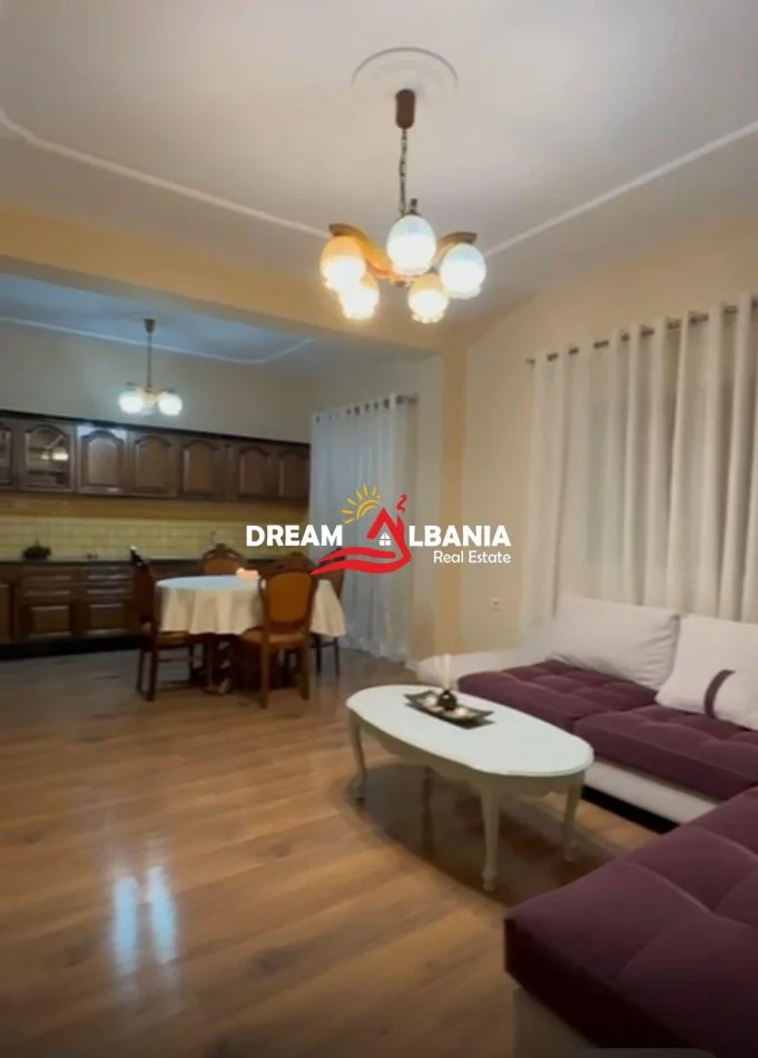 Tirane, jepet me qera apartament 3+1 Kati 3, 150 m² 750 € (te Fusha Aviacionit, prane Pallateve te Telebingos)