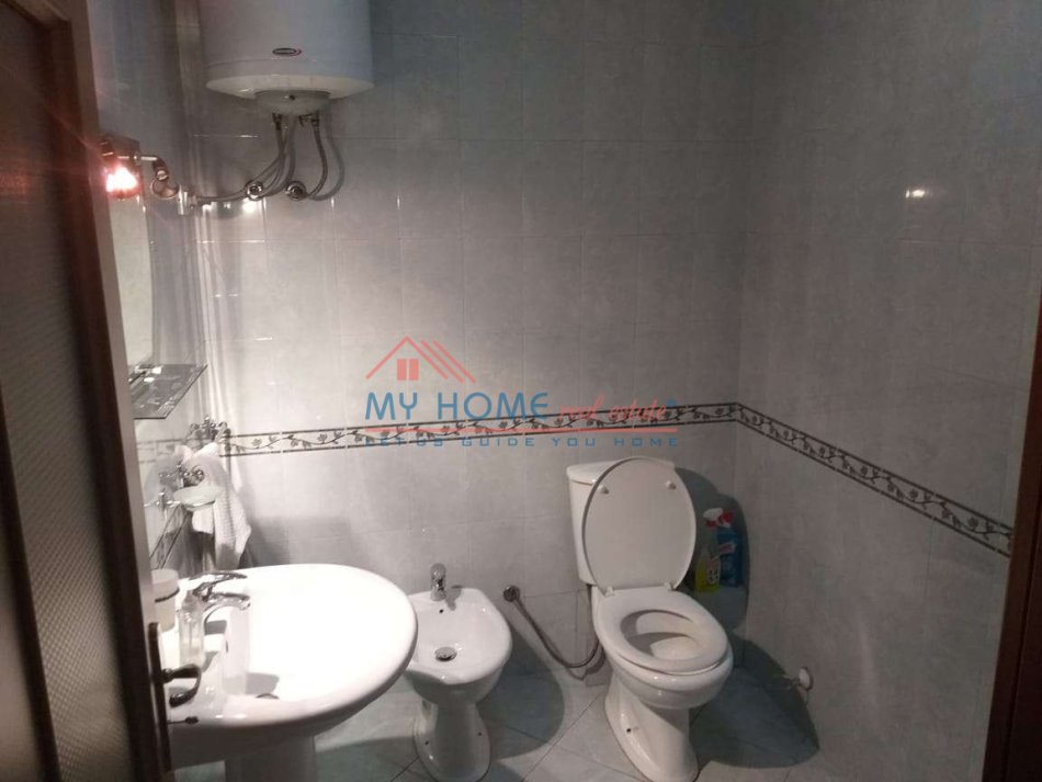 Tirane, jepet me qera apartament 2+1+Ballkon Kati 6, 136 m² 600 € (Don Bosko)