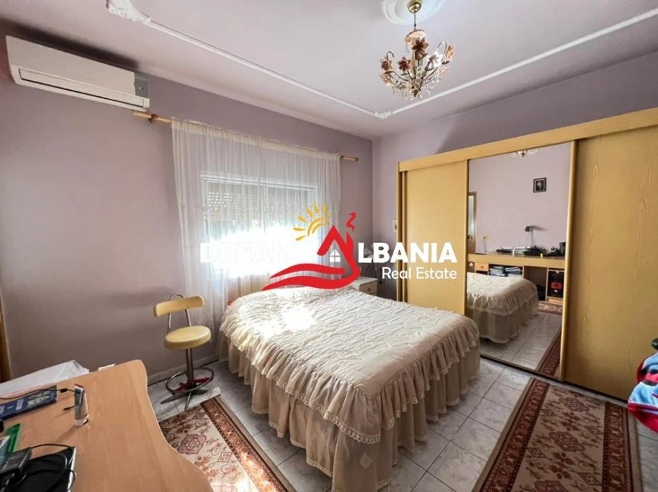 Tirane, jepet me qera apartament 3+1 Kati 3, 150 m² 750 € (te Fusha Aviacionit, prane Pallateve te Telebingos)