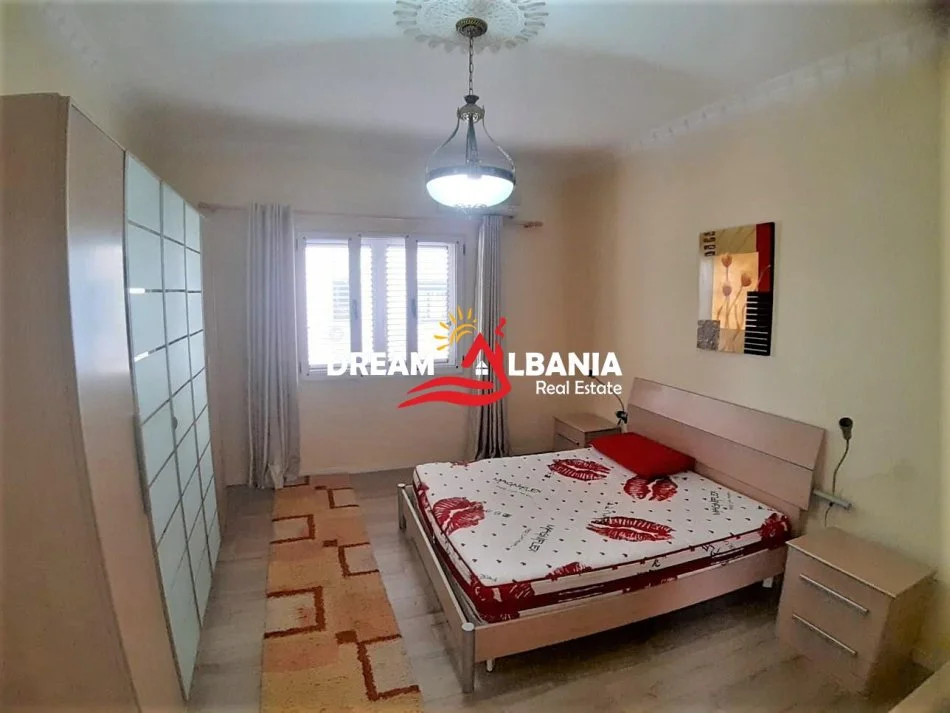 Tirane, jepet me qera apartament 2+1 Kati 3, 115 m² 750 € (Rruga e Kavajes prane Kishes Katolike)