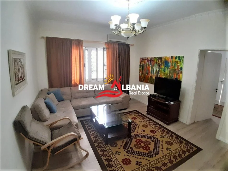 Tirane, jepet me qera apartament 2+1 Kati 3, 115 m² 750 € (Rruga e Kavajes prane Kishes Katolike)