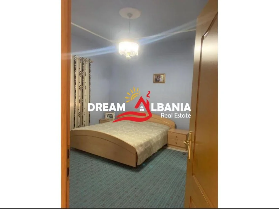 Tirane, jepet me qera apartament 3+1 Kati 3, 150 m² 750 € (te Fusha Aviacionit, prane Pallateve te Telebingos)