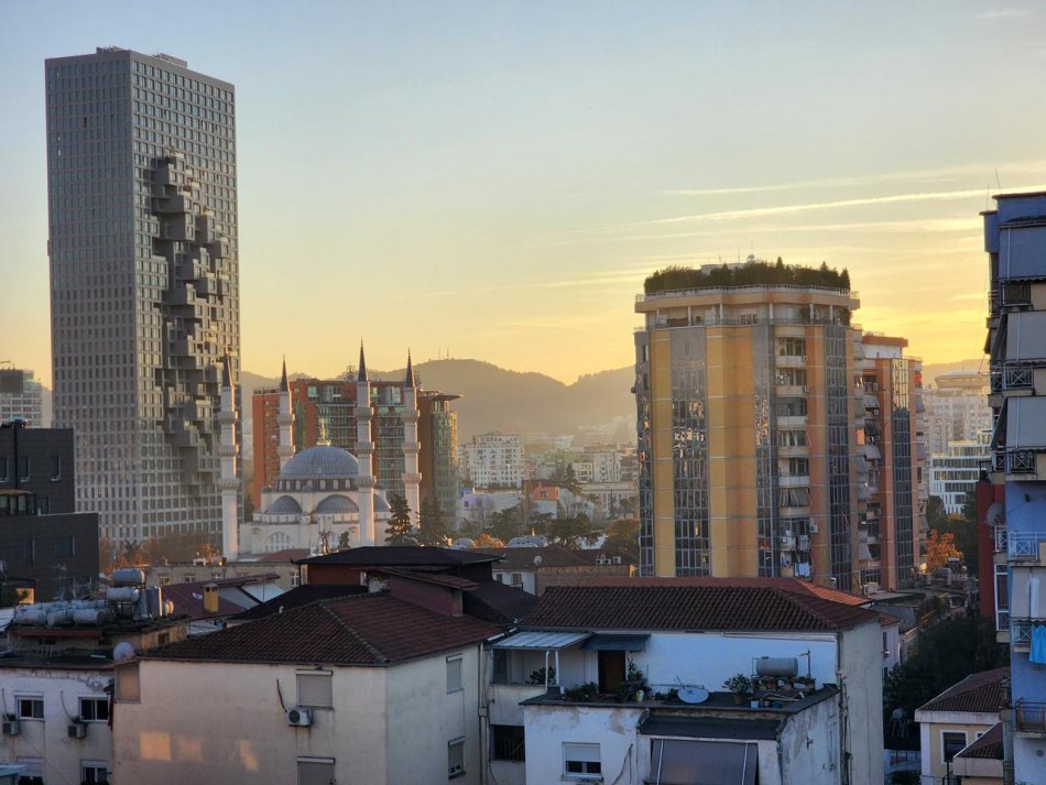 Apartament Premium 3+1+2wc në Qendër – Pazari i Ri- Spar | 140 m² | Hera e Parë me Qira ( Akoma në cese Mobilimi) 1200 Euro/Muaj🔥 (Qira)