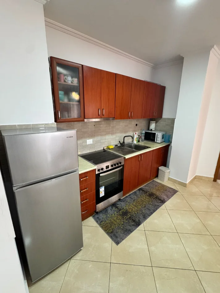 🏠 Me Qera: Apt. 2+1 & 2 Bllk (📍Qendër - Rr.Barrikadave.)🔥 Super zonë || 100% e re ✨️ 65.000 Lekë / Muaji 💶