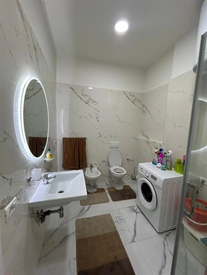 Tirane, jepet me qera apartament 1+1+Aneks+Ballkon Kati 2, 120 m² 650 € (Liqeni i thate)