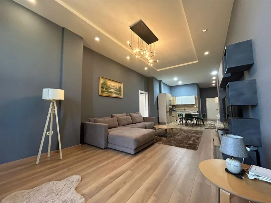 Tirane, jepet me qera apartament 1+1+Aneks+Ballkon Kati 2, 120 m² 650 € (liqeni thate)