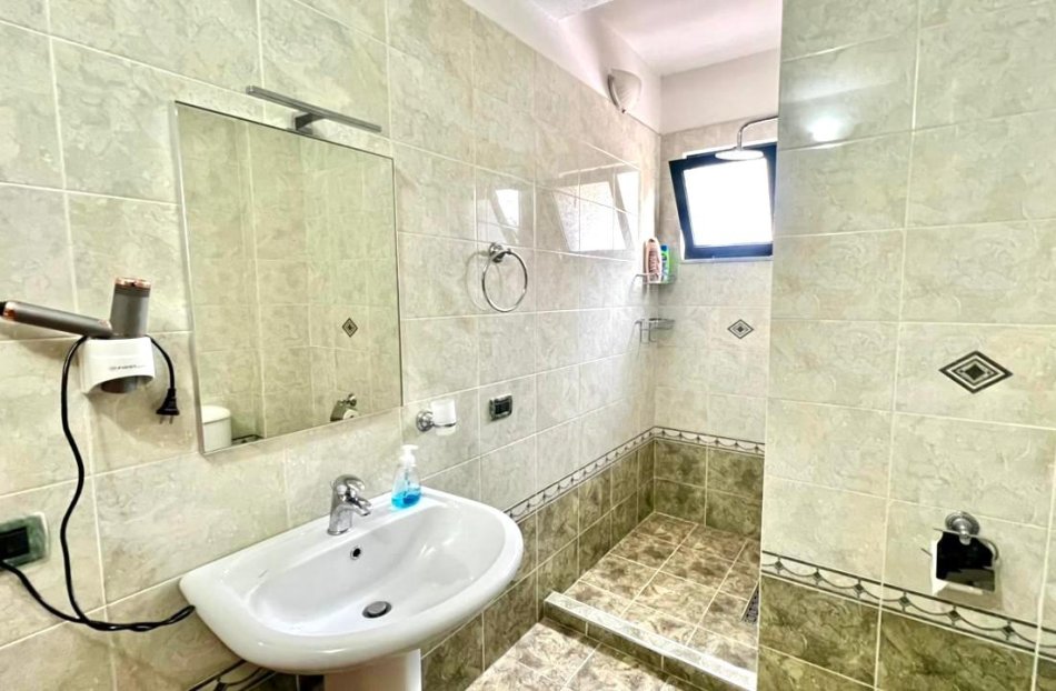 *Me Qera : 1+1+2wc Shkolla e Baletit -  (Lej&Laj) - Buze Rruge - Kt.3 - 600€ - S.75m² - 100% e Re E Pabanuar*