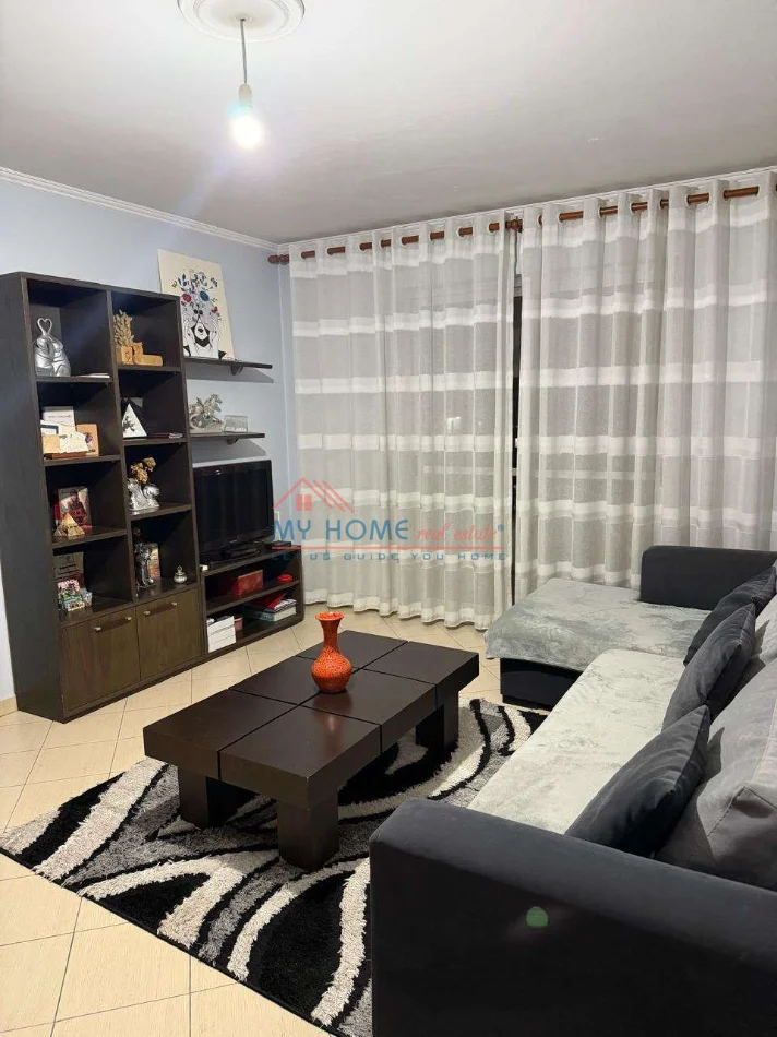 Tirane, jepet me qera apartament 1+1+Ballkon Kati 6, 47 m² 450 € (Brryli)