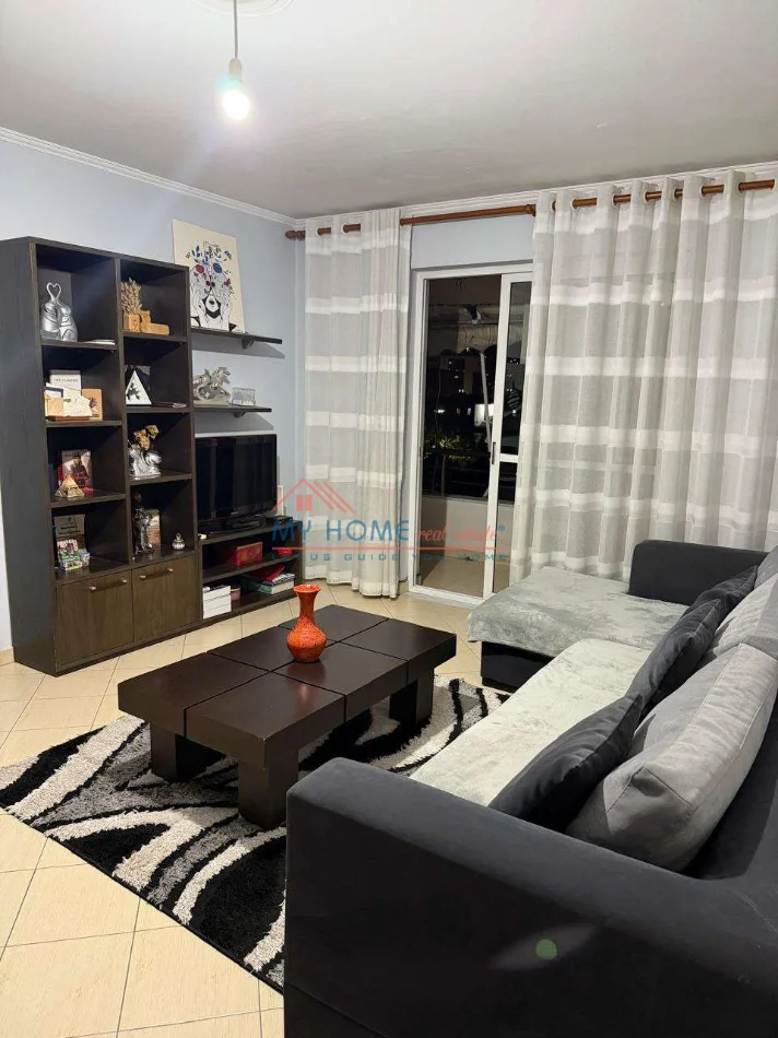 Tirane, jepet me qera apartament 1+1+Ballkon Kati 6, 47 m² 450 € (Brryli)