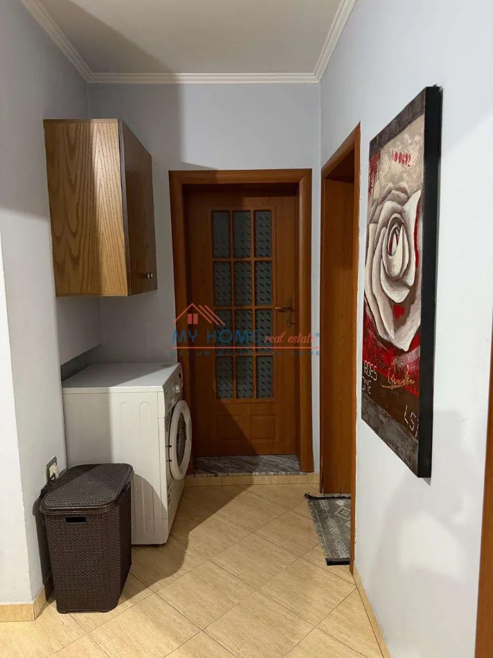 Tirane, jepet me qera apartament 1+1+Ballkon Kati 6, 47 m² 450 € (Brryli)