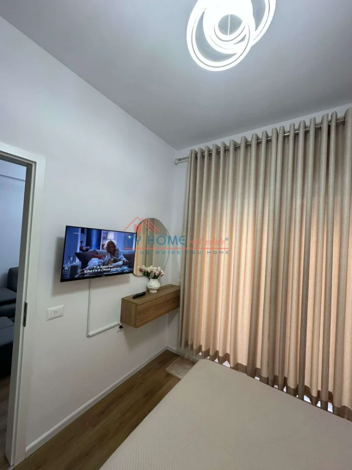 Tirane, jepet me qera apartament 1+1+Ballkon Kati 6, 60 m² 450 € (Rezidenca Kadiu)
