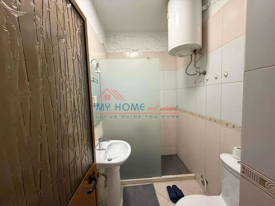 Tirane, jepet me qera apartament 1+1+Ballkon Kati 4, 63 m² 700 € (Kopeshti Botanik)